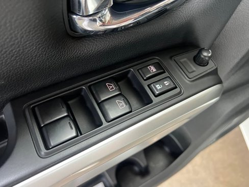 Used 2018 Nissan Titan PRO-4X image 16