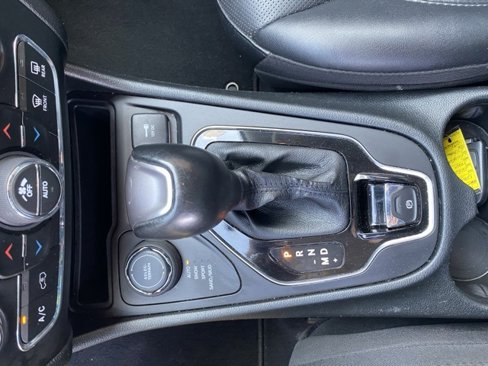 Used 2023 Jeep Cherokee Altitude Lux image 31