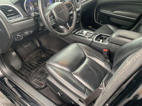 Used 2018 Chrysler 300 Touring L image 14