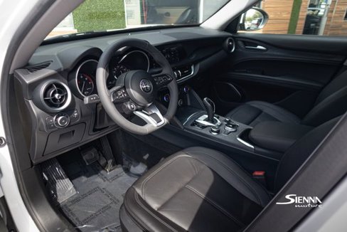 Used 2020 Alfa Romeo Stelvio image 23
