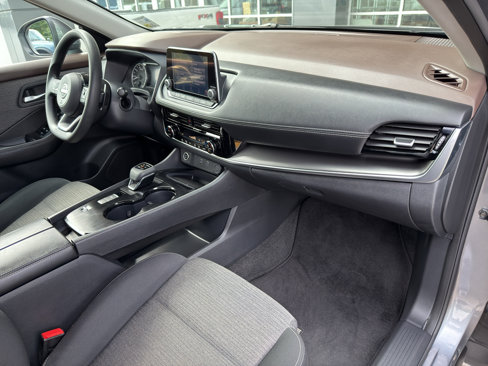 Used 2023 Nissan Rogue SV image 17