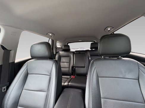 Used 2023 GMC Terrain SLT image 2