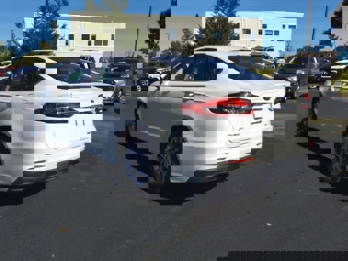 Used 2020 Ford Fusion SE image 5
