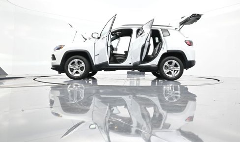 Used 2023 Jeep Compass Latitude w/ Convenience Group image 44