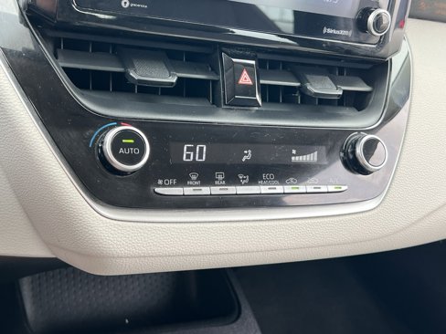 Used 2022 Toyota Corolla LE image 18