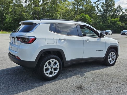 New 2025 Jeep Compass Latitude image 15