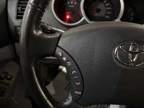 Used 2010 Toyota Tacoma PreRunner image 17