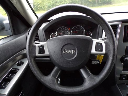 Used 2010 Jeep Grand Cherokee Laredo image 31