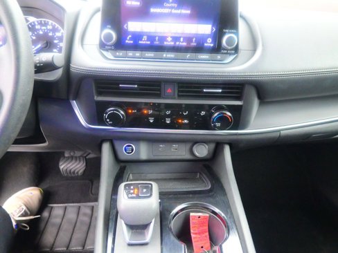 Used 2023 Nissan Rogue S image 21