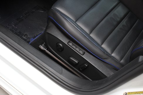 Used 2022 Volkswagen Golf R image 30