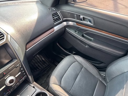 Used 2019 Ford Explorer Limited w/ Class III Trailer Tow Package image 37