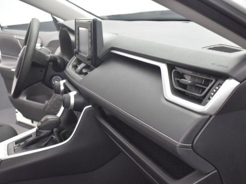 Used 2020 Toyota RAV4 LE image 26