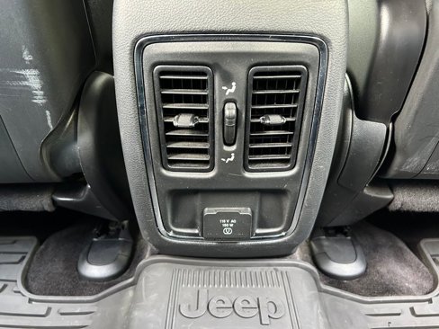 Used 2016 Jeep Grand Cherokee Laredo 75th Anniversary image 34