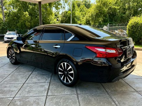 Used 2018 Nissan Altima 2.5 SV image 2