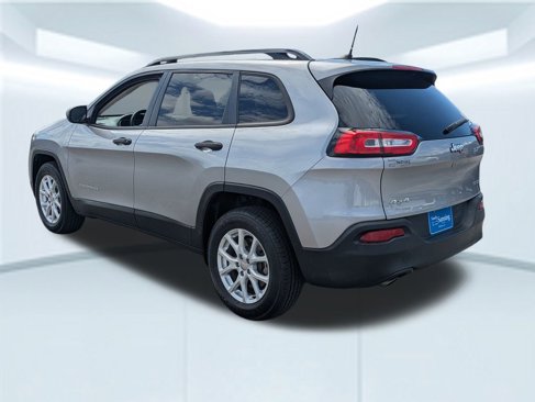 Used 2016 Jeep Cherokee Sport image 5