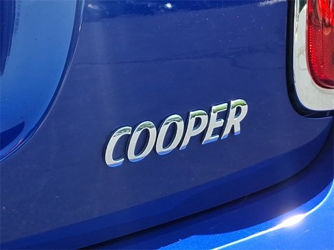 Used 2021 MINI Cooper 4-Door Hardtop w/ Driver Assistance Package image 31