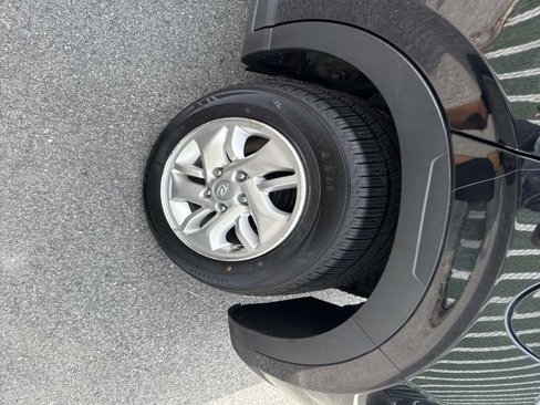Used 2021 Hyundai Venue SE image 12
