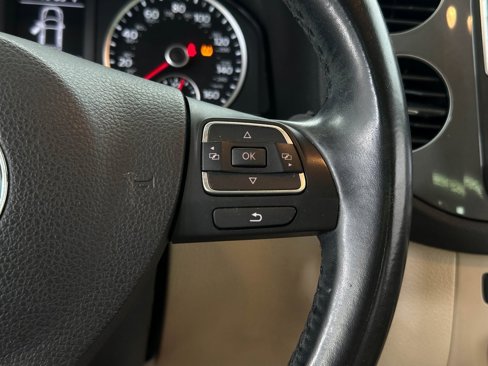 Used 2016 Volkswagen Tiguan S image 29