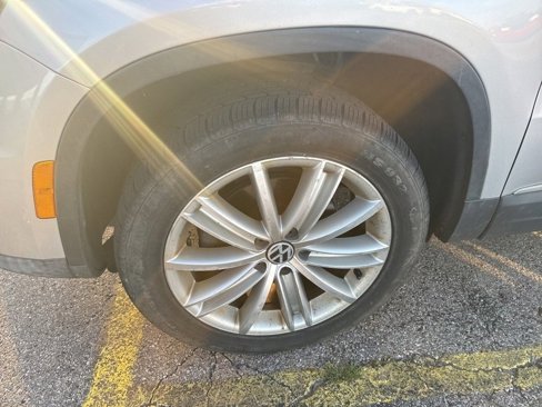 Used 2012 Volkswagen Tiguan S image 2