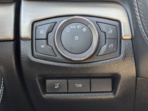 Used 2018 Ford Explorer Platinum image 17