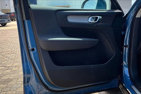 New 2025 Volvo XC40 B5 Core w/ Climate Package image 11