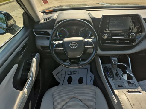 Used 2021 Toyota Highlander LE image 15