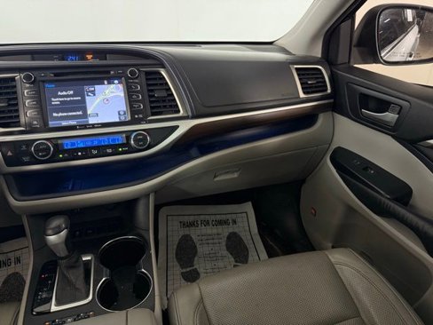 Used 2016 Toyota Highlander Limited image 30