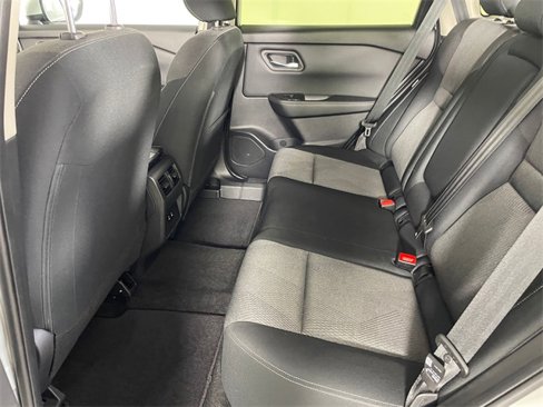 Used 2024 Nissan Rogue SV image 17