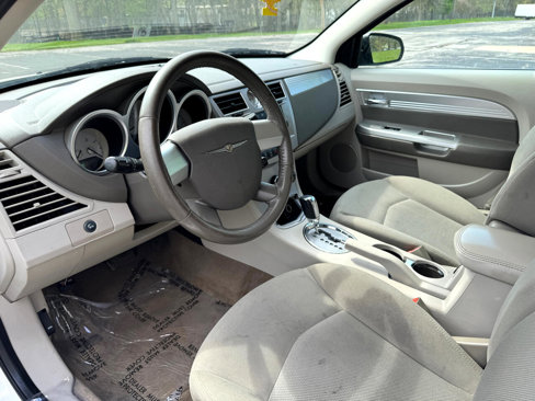 Used 2009 Chrysler Sebring Touring w/ Electronics Convenience Group image 21