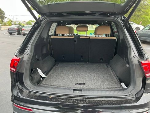 Certified 2022 Volkswagen Tiguan SE w/ Panoramic Sunroof Package image 9