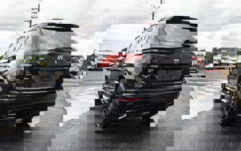 Used 2021 Volkswagen Tiguan SE R-Line image 4