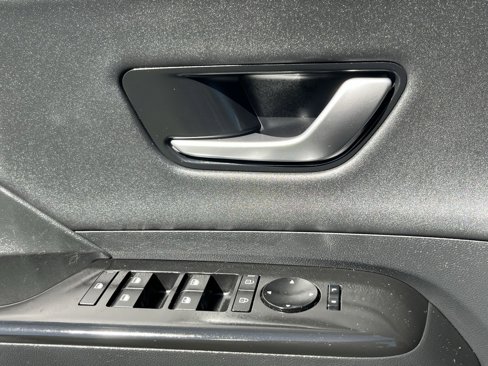 Used 2024 Hyundai Kona Limited image 11