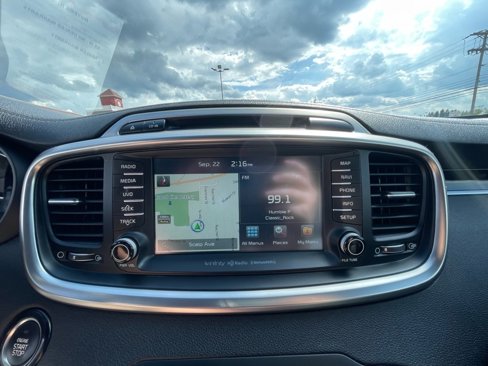 Used 2016 Kia Sorento SX image 19