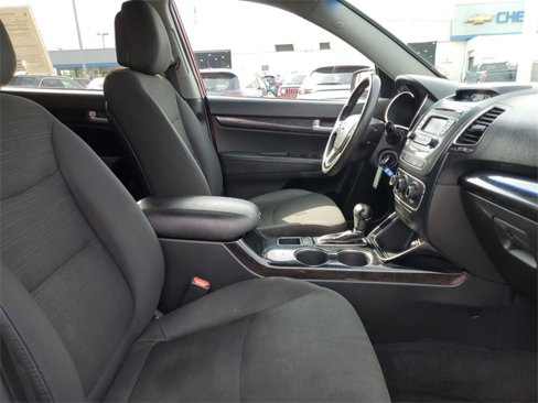 Used 2015 Kia Sorento LX image 24