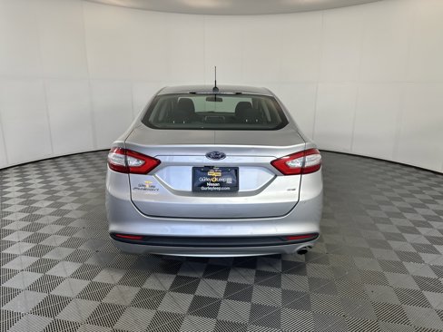 Used 2016 Ford Fusion SE image 9