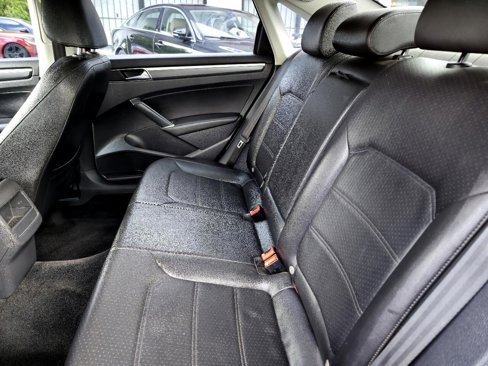 Used 2018 Volkswagen Passat 2.0T R-Line image 12