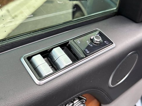 Used 2020 Land Rover Range Rover HSE image 18