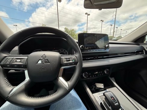 Used 2024 Mitsubishi Outlander SE image 23