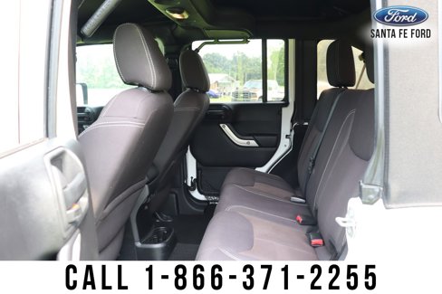 Used 2015 Jeep Wrangler Unlimited Rubicon w/ Connectivity Group image 44