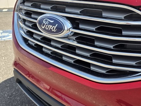 Used 2024 Ford Edge Titanium image 3