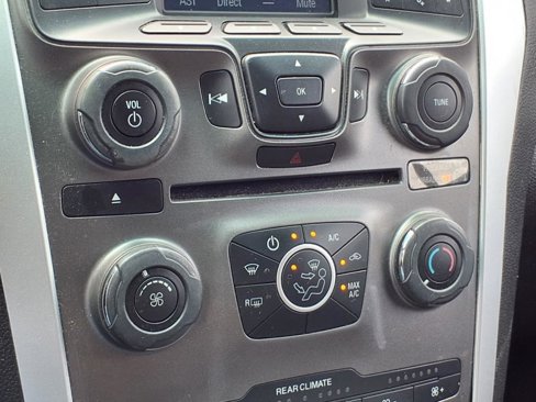 Used 2015 Ford Explorer XLT image 8