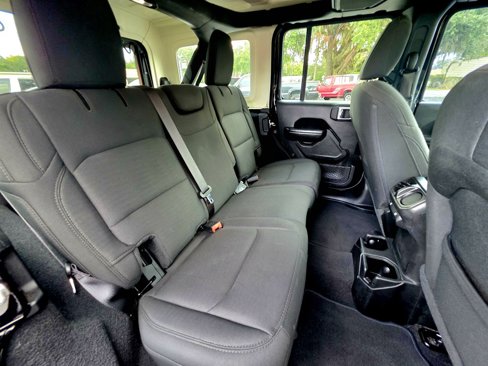 Used 2020 Jeep Wrangler Unlimited Sport S image 29