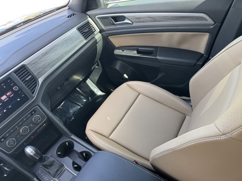 Certified 2020 Volkswagen Atlas Cross Sport SE w/ Panoramic Sunroof Package image 14