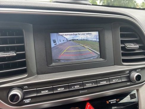 Used 2020 Hyundai Elantra SE image 21