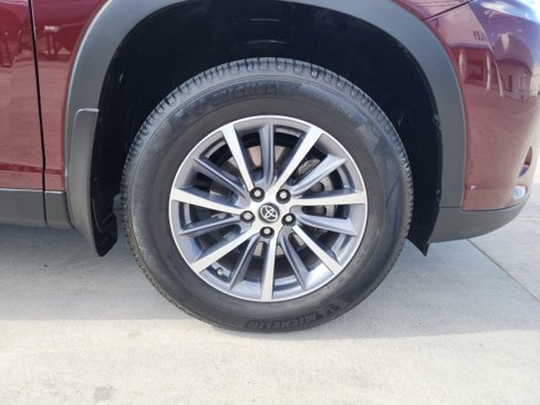 Used 2019 Toyota Highlander XLE image 14