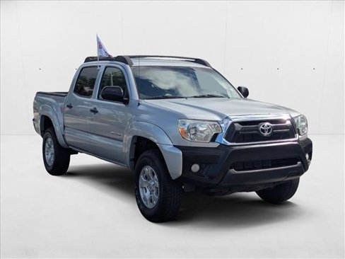Used 2013 Toyota Tacoma PreRunner image 3