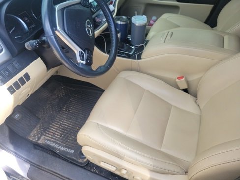 Used 2019 Toyota Highlander XLE image 21