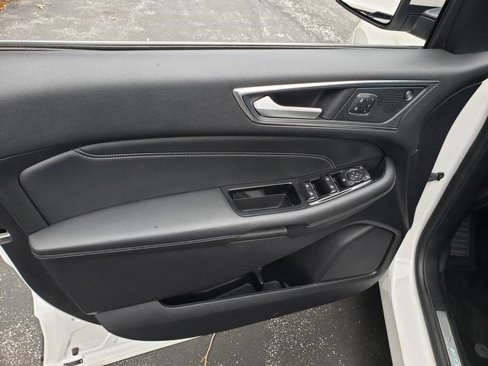 Used 2019 Ford Edge Titanium image 12