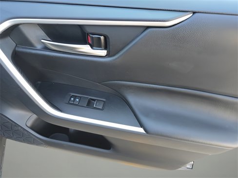 Used 2022 Toyota RAV4 XLE image 31