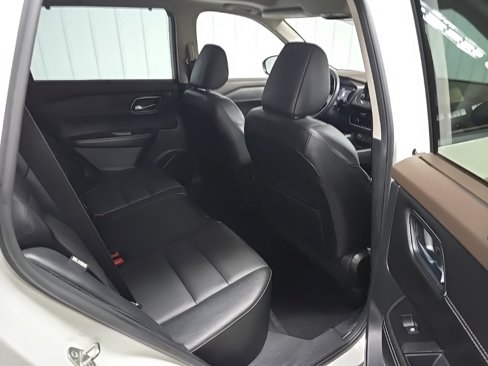 Used 2021 Nissan Rogue SV w/ Premium Package image 18